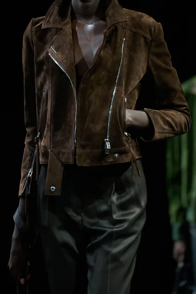Look 27